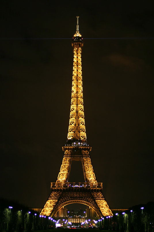 Eiffelova věž - Paříž - nasvícená, noční paříž